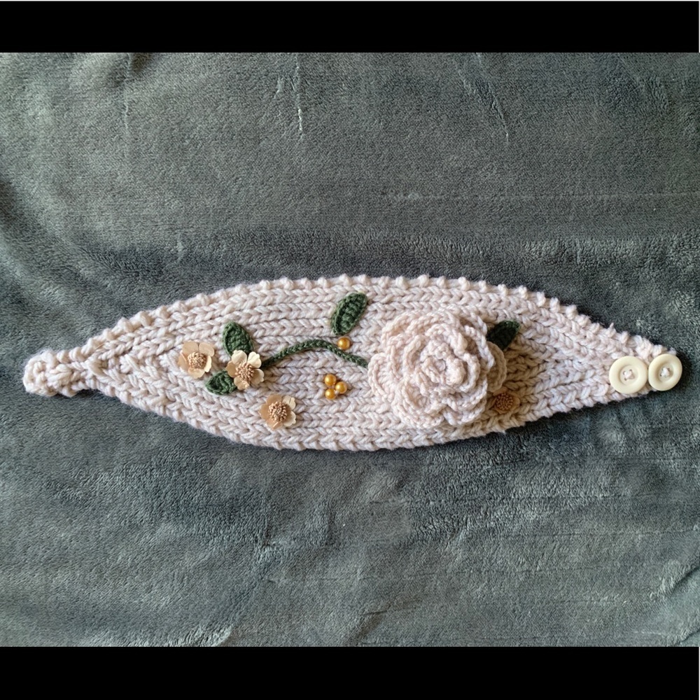 Chunky Flower and Gem Tie Headwrap​